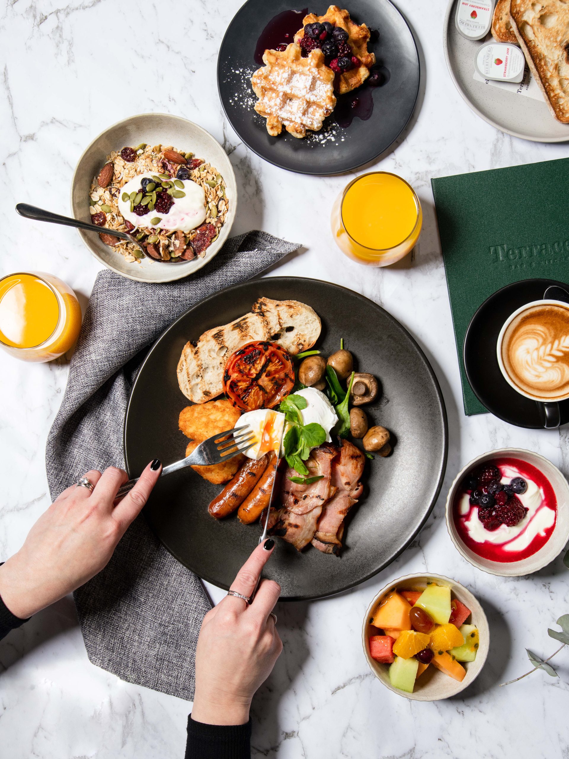 Daily buffet breakfast  highlight image