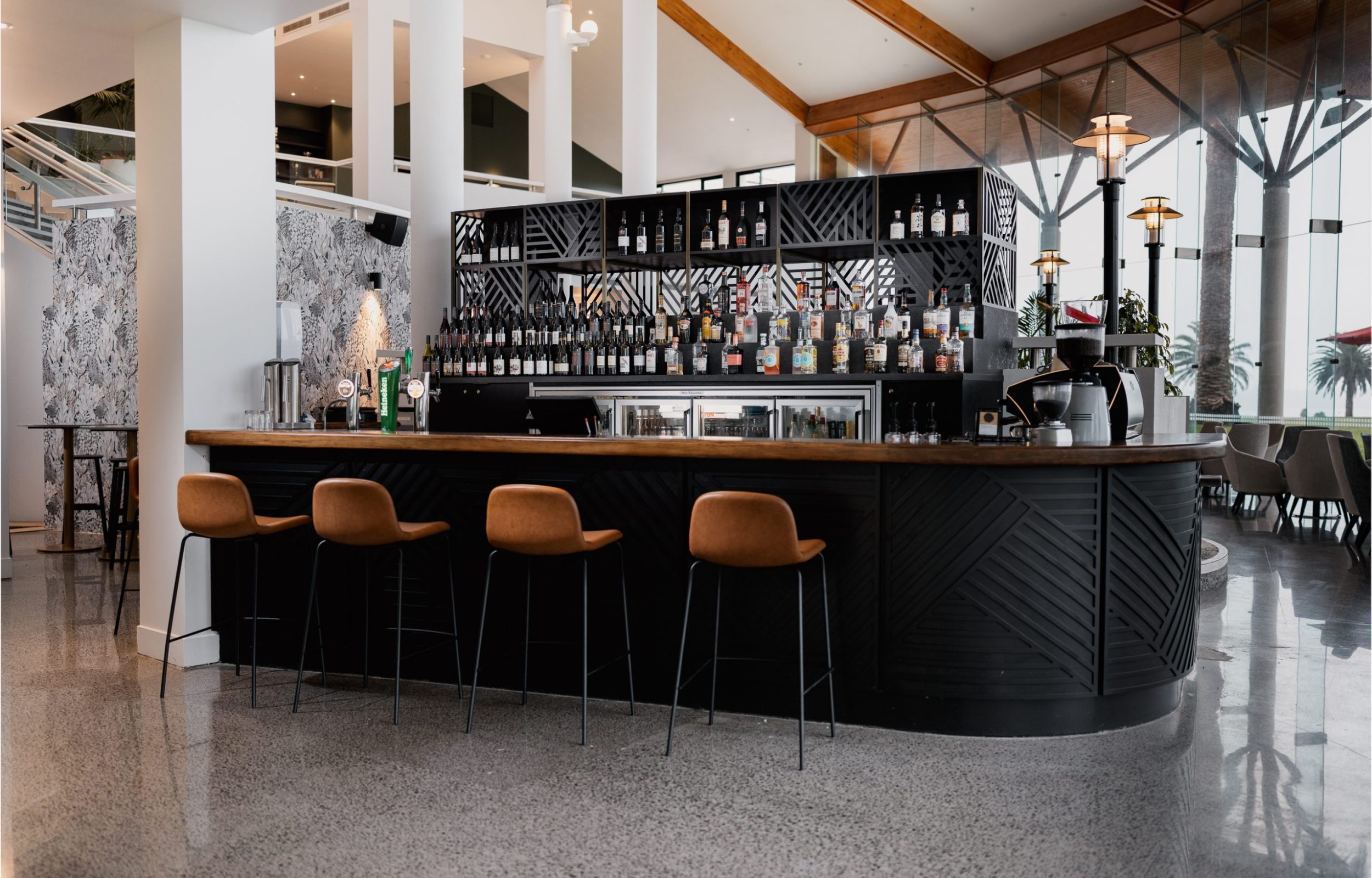 Nineteen Bar image