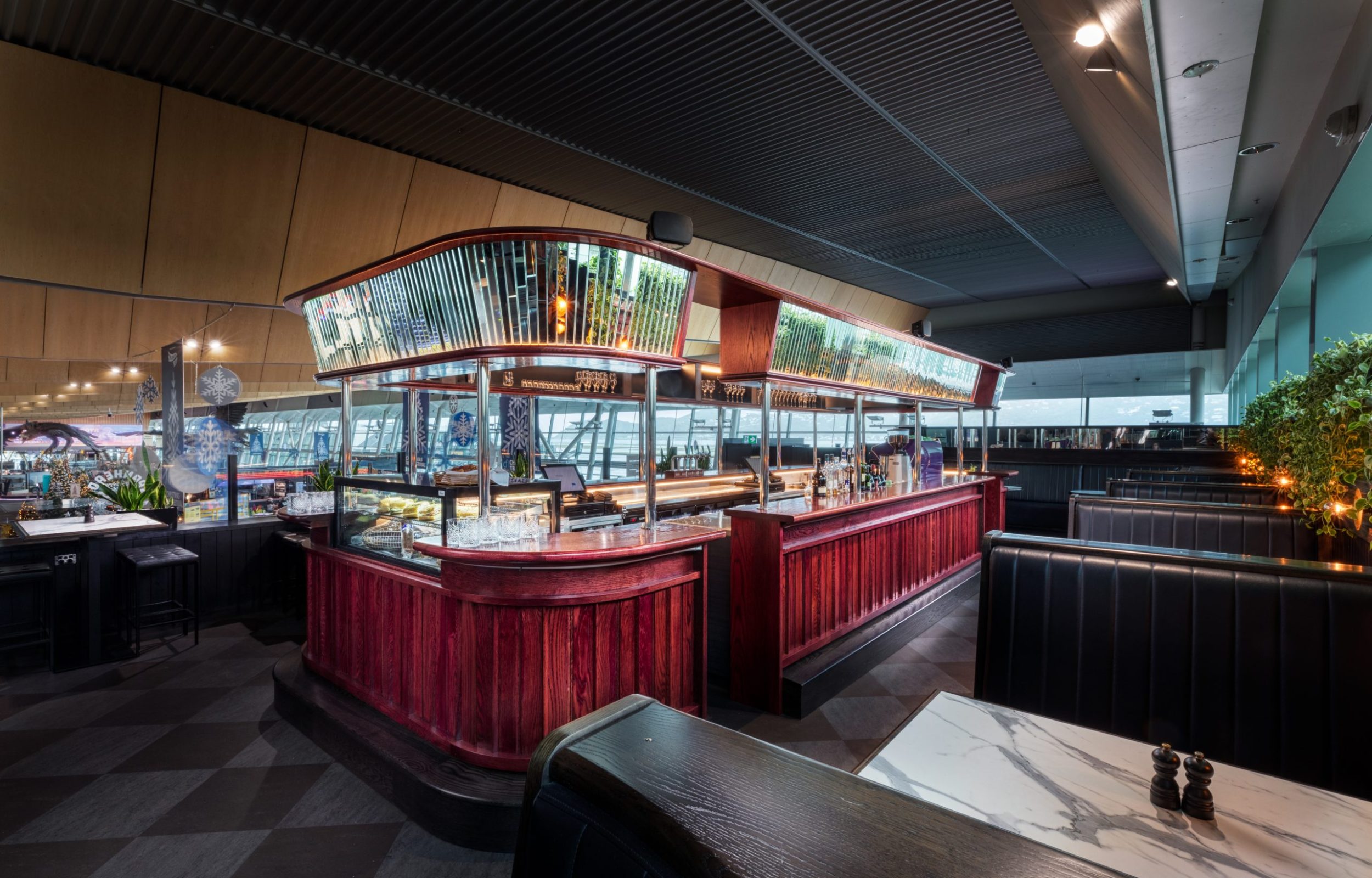 Peloton Bar & Eatery image